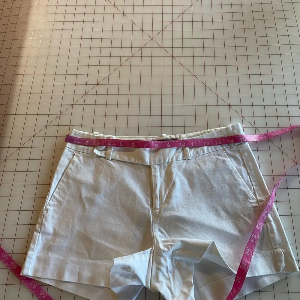 Banana Republic size 2 petite 2P white bermuda business casual summer shorts